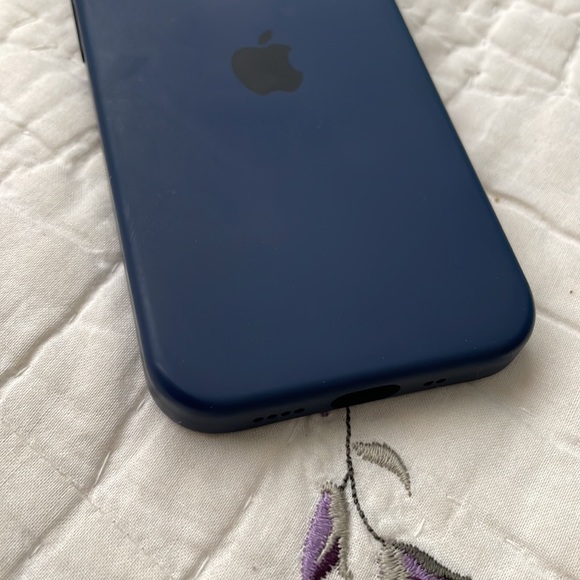 iPhone 12 Mini Deep Navy Silicone case with MagSafe - Picture 4 of 7